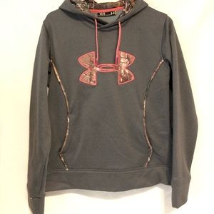 Women hunters! Under armour sweatshirt size medium